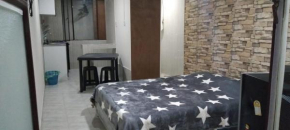 Divino aparta estudio independiente Kennedy Central
